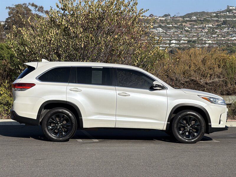 Used 2018 Toyota Highlander Plus FWD image 6