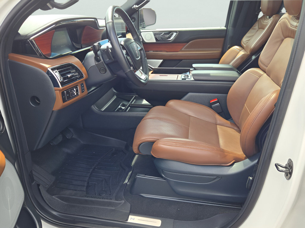 Used 2024 Lincoln Navigator Reserve AWD/4WD image 30