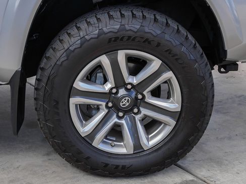 Used 2019 Toyota Tacoma Limited image 10