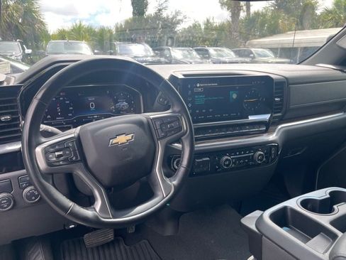 Used 2025 Chevrolet Silverado 1500 LT RWD image 13