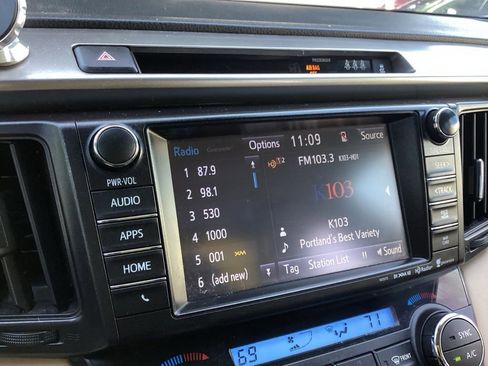 Used 2017 Toyota RAV4 XLE AWD/4WD image 14