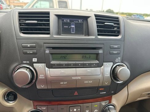 Used 2010 Toyota Highlander Limited w/ Extra Value Pkg 7 FWD image 9