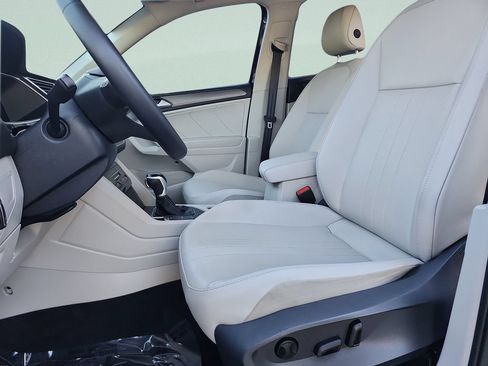 Used 2022 Volkswagen Tiguan SE FWD image 19