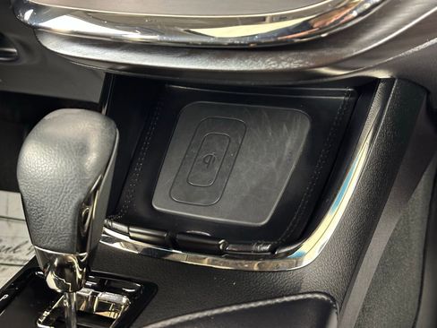 Used 2017 Toyota Avalon XLE Premium image 18