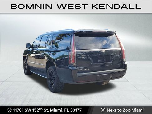 Used 2019 Cadillac Escalade ESV Premium Luxury image 4