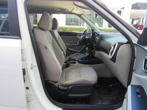 Used 2023 Kia Soul LX w/ LX Technology Package image 17