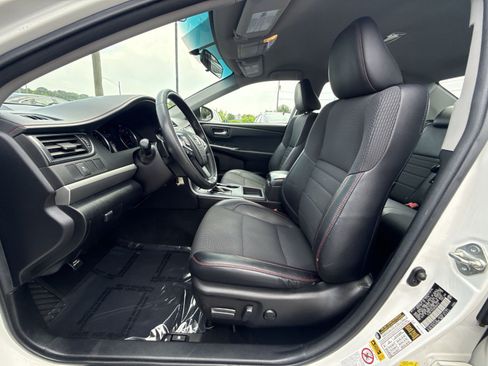 Used 2017 Toyota Camry XLE FWD image 13