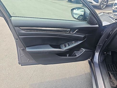 Used 2018 Honda Accord Sport image 10