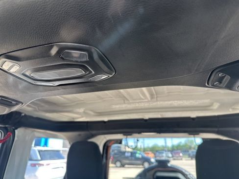 Used 2022 Jeep Wrangler Unlimited Rubicon w/ LED Lighting Group AWD/4WD image 28