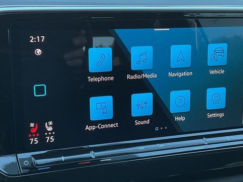 Used 2025 Volkswagen Atlas SE image 32