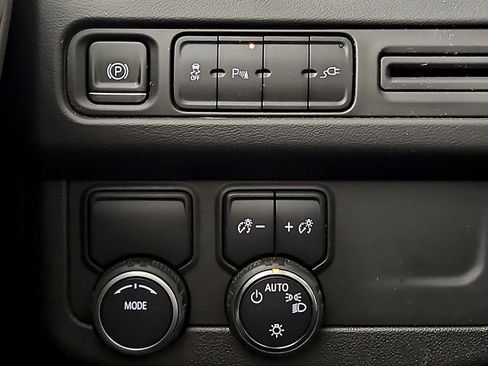 Used 2021 Chevrolet Suburban LT RWD image 25