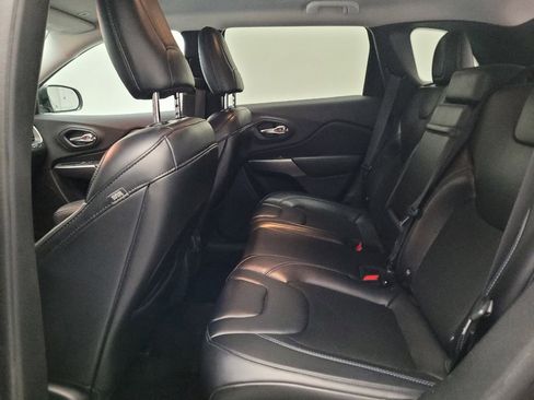 Used 2019 Jeep Cherokee Latitude Plus FWD image 18