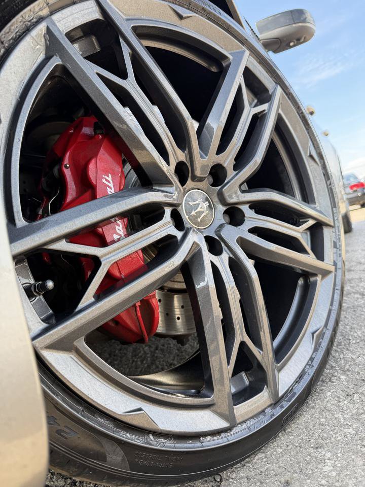 Used 2022 Maserati Quattroporte Modena RWD image 4
