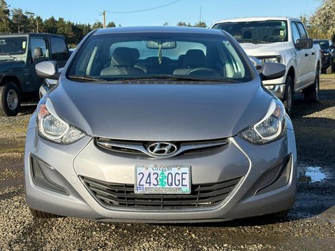 Used 2015 Hyundai Elantra SE image 3