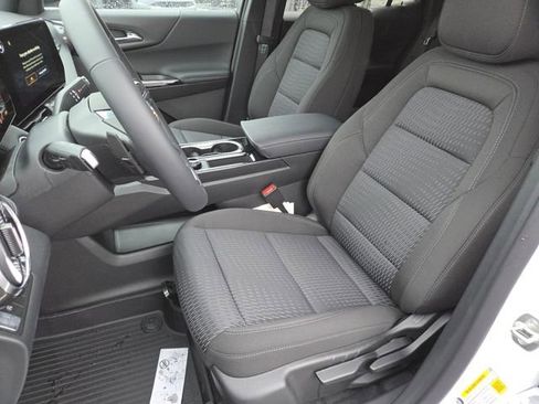 New 2026 Chevrolet Equinox LT w/ LPO, Floor Liner Package image 30