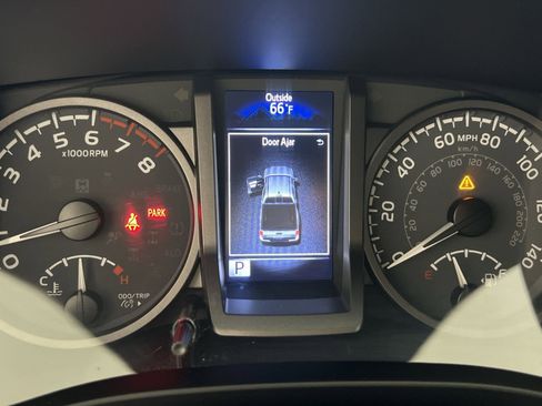 Used 2021 Toyota Tacoma TRD Off-Road w/ Technology Package image 17