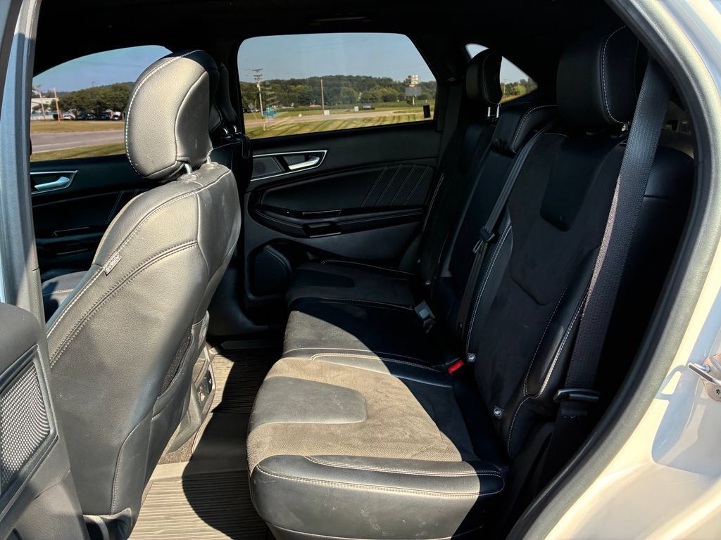 Used 2019 Ford Edge ST w/ Equipment Group 401A AWD/4WD image 19