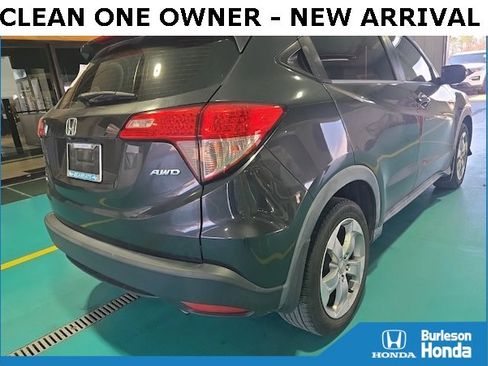 Used 2017 Honda HR-V LX image 3
