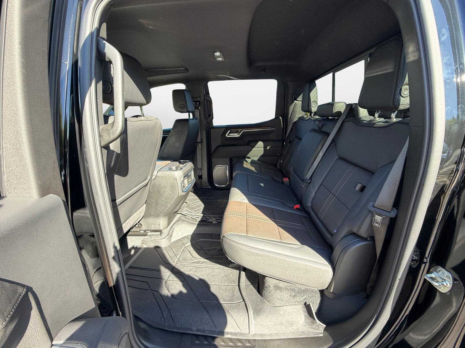 Used 2025 Chevrolet Silverado 1500 High Country w/ Midnight Edition AWD/4WD image 15