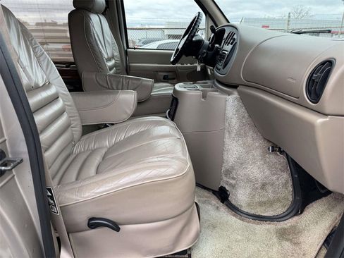 Used 2002 Ford E-150 and Econoline 150 image 13
