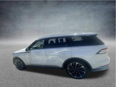 Used 2023 Lincoln Aviator Reserve w/ Equipment Group 201A AWD/4WD image 3