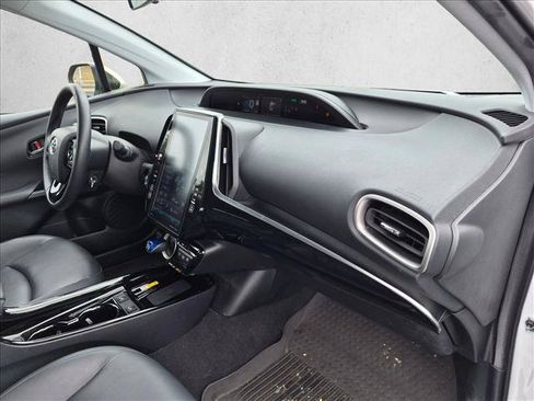 Used 2022 Toyota Prius Prime XLE FWD image 19