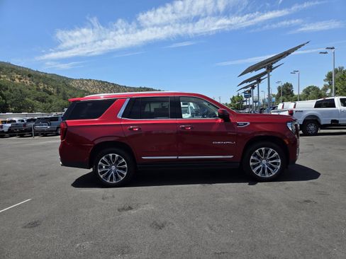 Used 2021 GMC Yukon Denali w/ Denali Premium Package AWD/4WD image 4