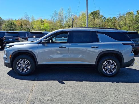 New 2026 Chevrolet Traverse LT w/ Driver Confidence Package FWD image 4