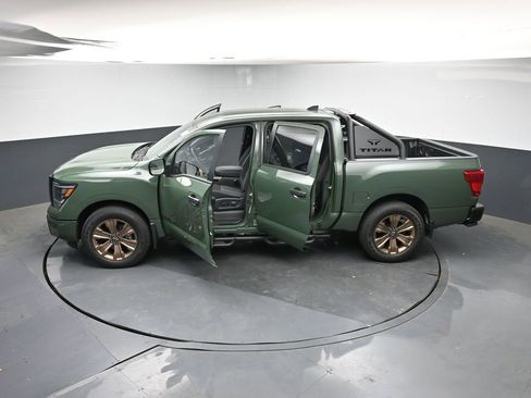 Used 2024 Nissan Titan SV w/ SV Bronze Edition Package image 32