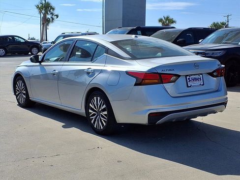 Used 2024 Nissan Altima 2.5 SV image 5