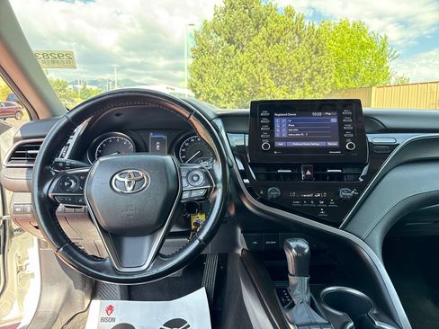 Used 2022 Toyota Camry SE FWD image 11