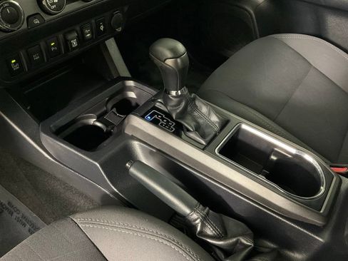 Used 2019 Toyota Tacoma TRD Off-Road w/ Exterior Package AWD/4WD image 19