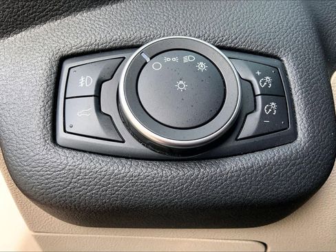 Used 2019 Ford Escape Titanium image 32