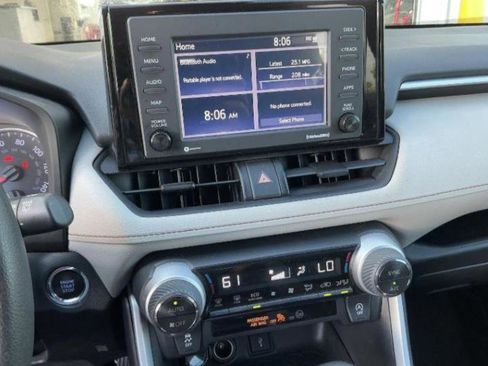 Used 2020 Toyota RAV4 XLE image 17