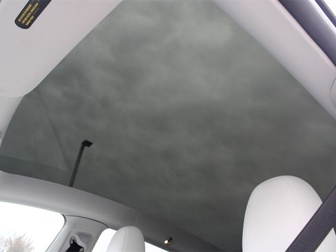 Used 2025 Tesla Model Y Long Range image 26