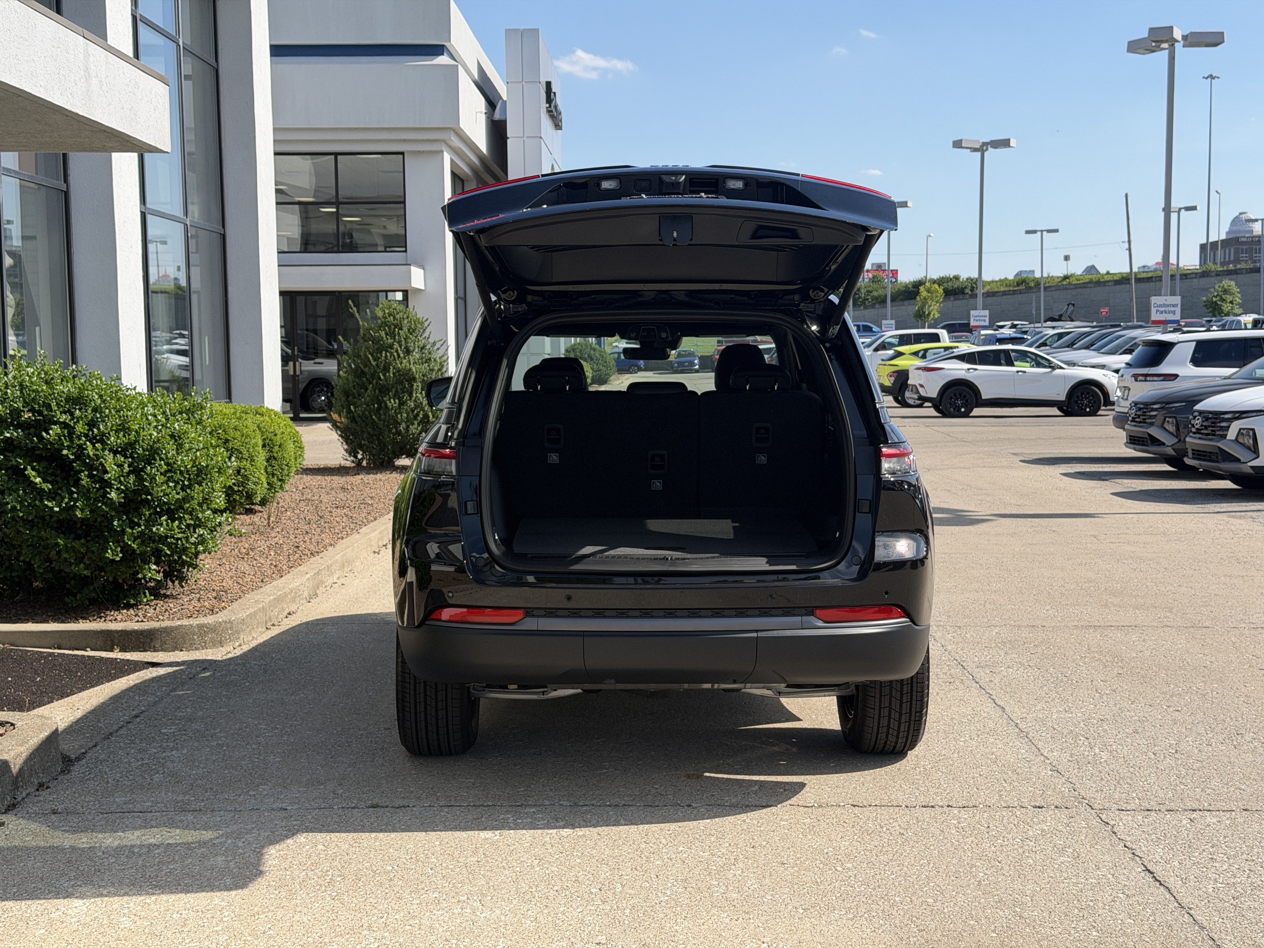 New 2026 Jeep Grand Cherokee Altitude AWD/4WD image 10