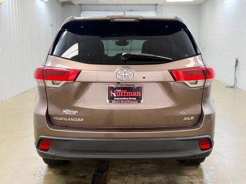 Used 2018 Toyota Highlander XLE FWD image 6