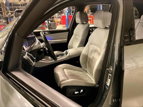 Used 2025 BMW X5 xDrive40i image 8