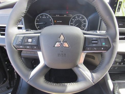 New 2025 Mitsubishi Outlander SE image 23