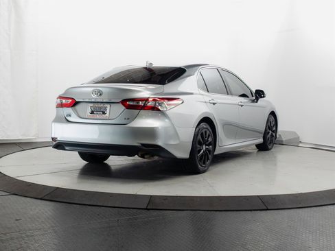 Used 2020 Toyota Camry LE image 11