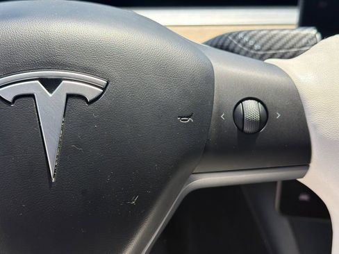 Used 2024 Tesla Model Y Long Range AWD/4WD image 25