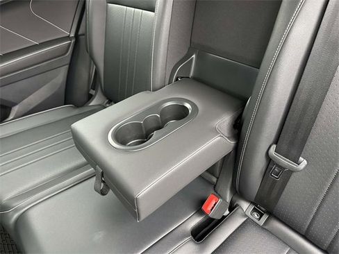 Certified 2022 Volkswagen Tiguan SE R-Line image 24