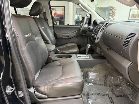 Used 2011 Nissan Xterra PRO-4X w/ Pro-4x Leather Pkg AWD/4WD image 17