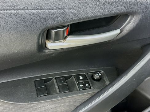 Used 2021 Toyota Corolla LE FWD image 15