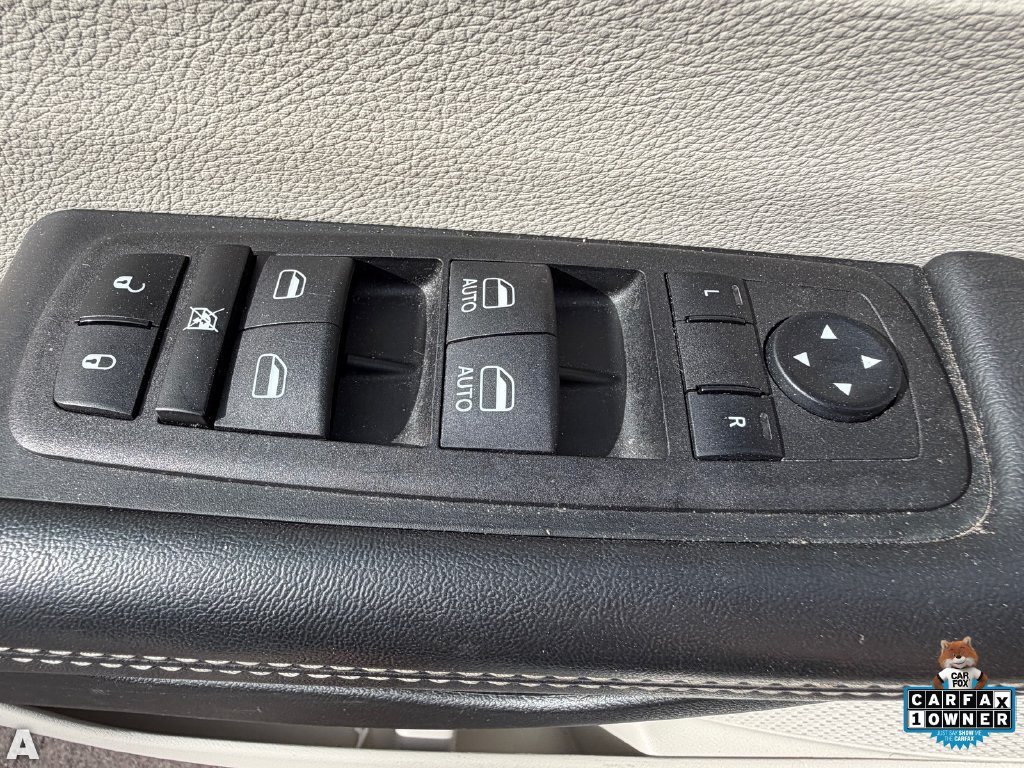 Used 2024 Chrysler Pacifica Touring-L FWD image 8