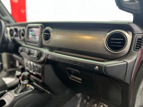Used 2019 Jeep Wrangler Unlimited Sport S AWD/4WD image 17