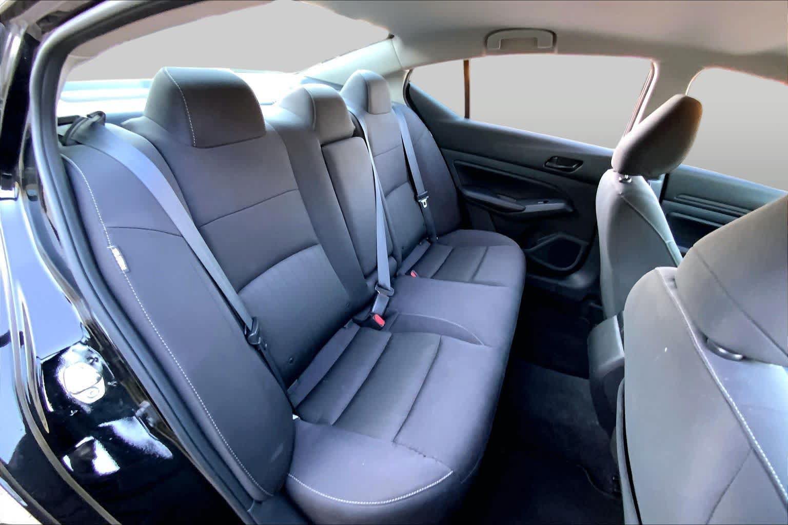 Used 2025 Nissan Altima 2.5 SV FWD image 19