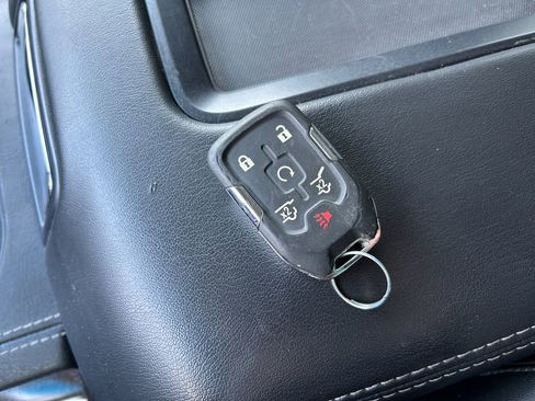 Used 2020 Chevrolet Suburban LT AWD/4WD image 32