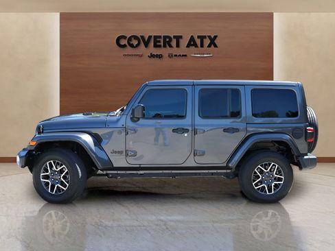 Used 2025 Jeep Wrangler Unlimited Sahara AWD/4WD image 2