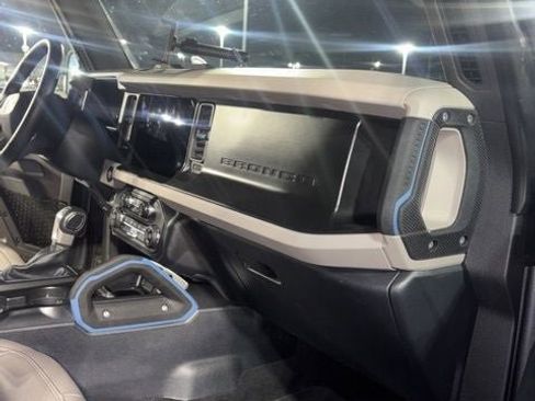 Used 2023 Ford Bronco Wildtrak image 32